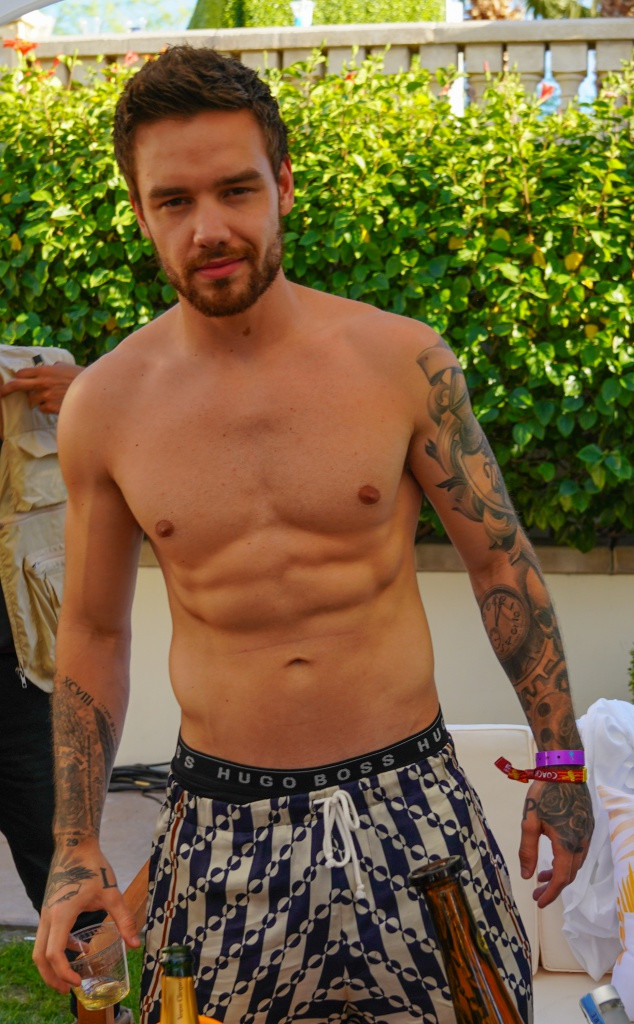 Liam Payne Goes Completely Nude For Cheeky Photoshoot E Online
